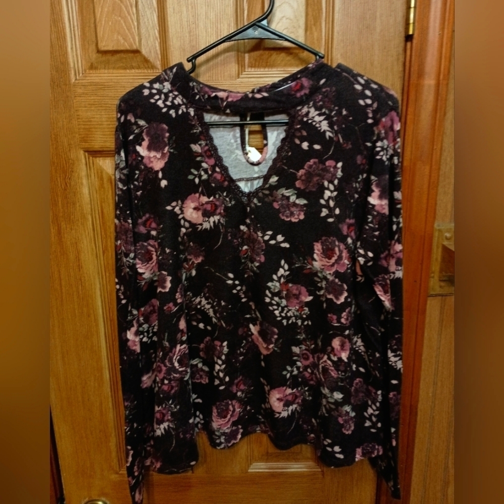 Coco + Jameson XL Long sleeve V neck shirt by NWT